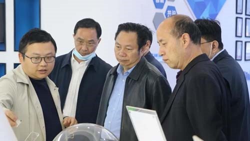 株洲市人大常委會黨組副書記、副主任，市總工會主席王建之一行蒞臨立方調(diào)研